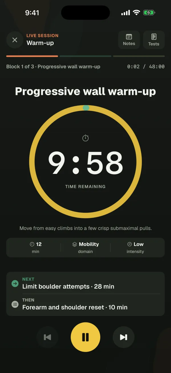 A guided session in Blok Sessions on its warm-up, with a ring counting down from 10 minutes, the warm-up's minutes and intensity, and the next two exercises underneath.